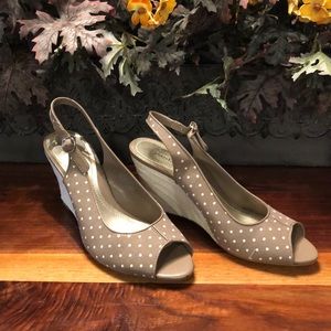 Nine West sling back heels 👠